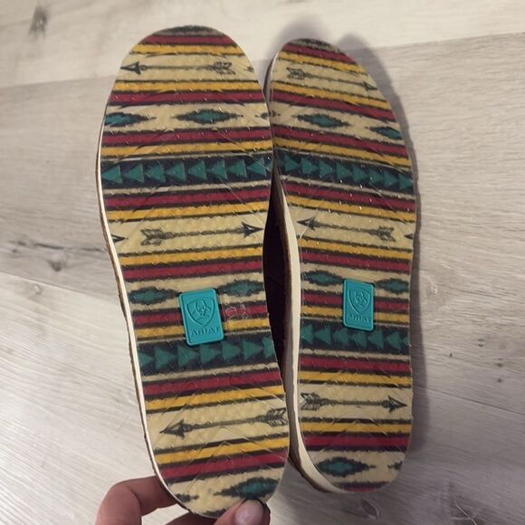 NWT- Ariat- Cruiser slip on shoe- ROSE GOLD/ ARROW PRINT- Size 10 - Picture 7 of 9